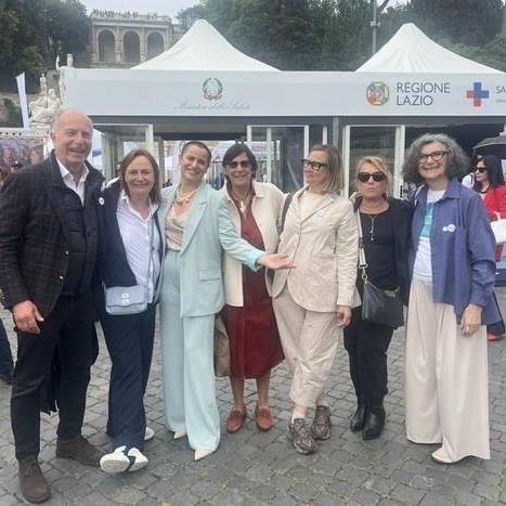 gruppo con salemi 4 orizz.jpg