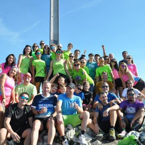 gruppo camminata monte barro.jpg